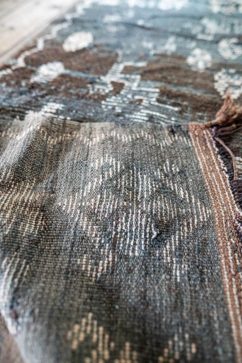 Marokkolainen vintage-matto puisella lattialla